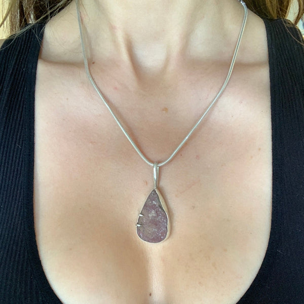 Stichtite Druzy Prong Pendant