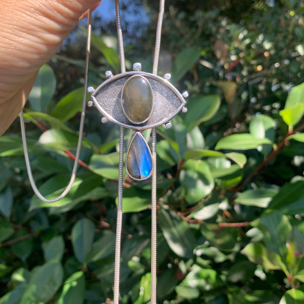 Crybaby Chain Bolo with Labradorite