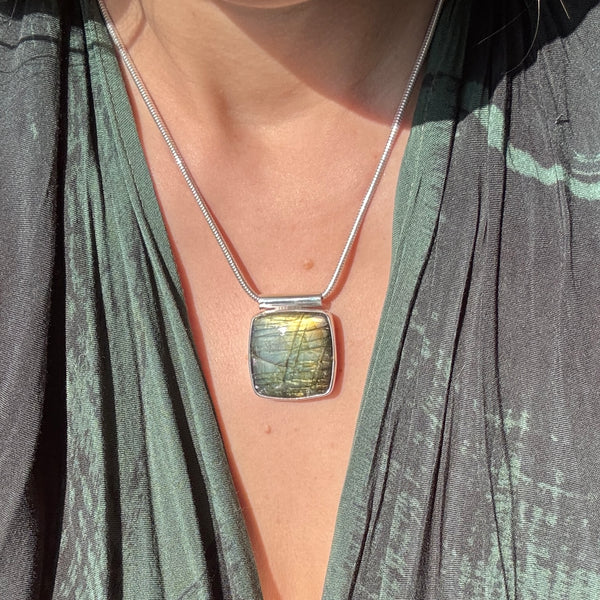 Labradorite Daily Driver Cushion Pendant